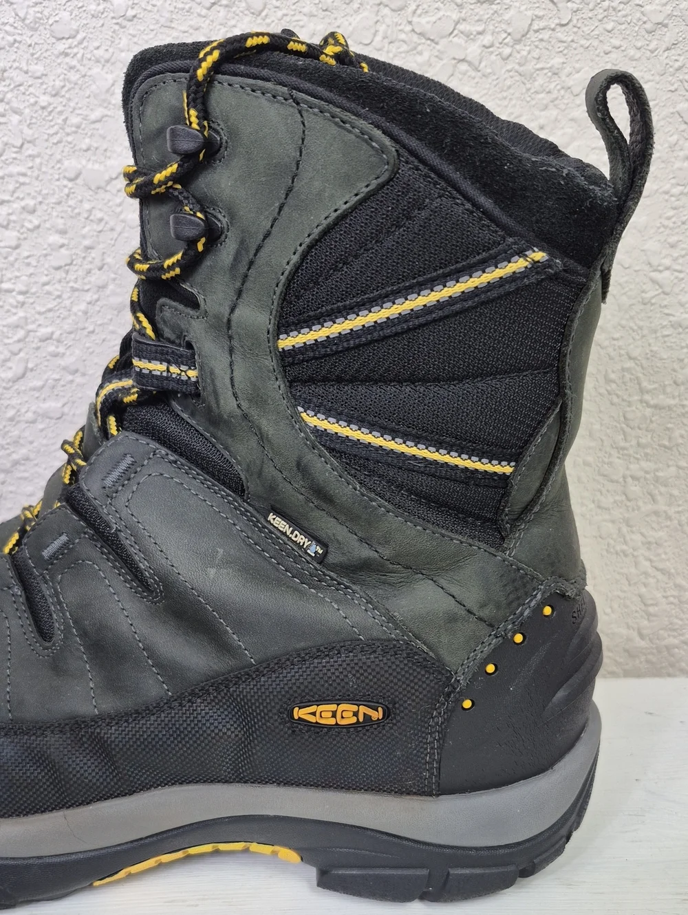 Keen Men's Dry Summit Country Insulated Winter Boots Size 14 Black / Grey